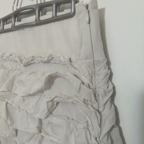 Ruffled mini skirt - Picture 2 of 4